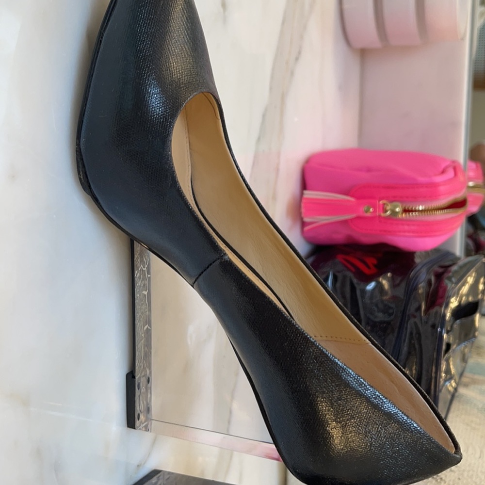 Shoes have only been worn once they are brand new!